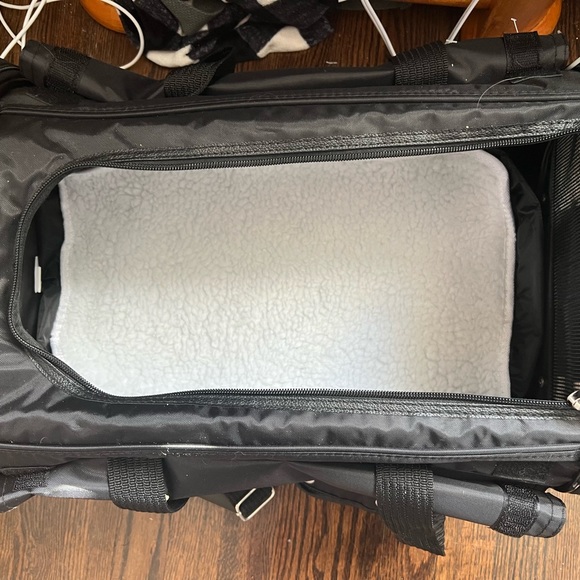 Sherpa Rolling Pet Carrier - Picture 5 of 6